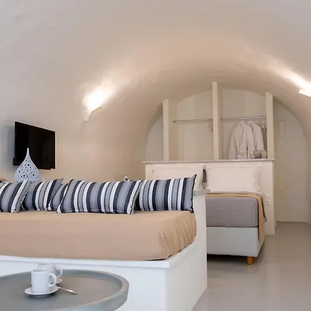 Outopoia Caves Bed & Breakfast Oia (Santorini)